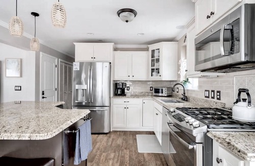 Town Bank House | 500ft to Private Beach! Hot Tub, Fireplace, Close to all!