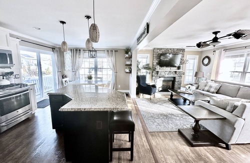 Town Bank House | 500ft to Private Beach! Hot Tub, Fireplace, Close to all!