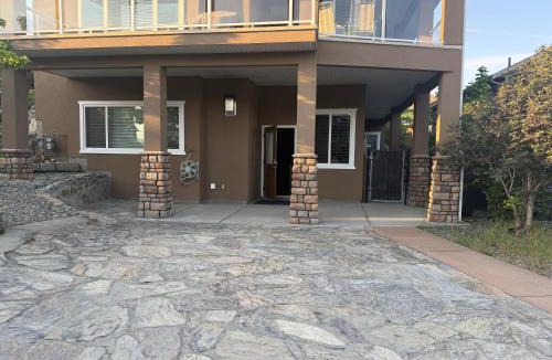 Southwest Mission House | 5024 Seon Crescent