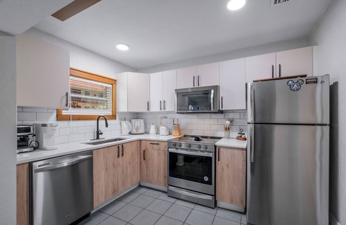 Lake Davis - Greenwood House | 505 Downtown Orlando Extended Stay | Cozy 1BR Home