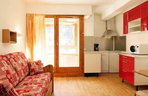 Brides-les-Bains Apartment | 50m from resort center, 1st floor, view village, balcony, 26m², Brides Les Bains