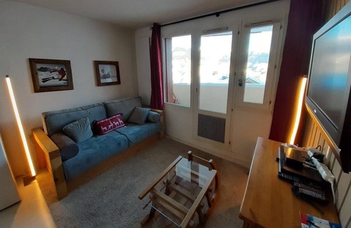 La Perriere Apartment | 50m from resort center, 3rd floor, balcony, parking, tv, ski locker, 30m², La Tania
