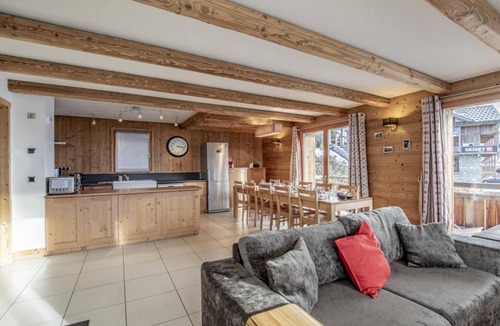 Reberty Apartment | 50m from shops, 2nd floor, sauna, balcony, tv, ski locker, 147m², Les Menuires