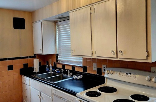 Cheviot Apartment | 513Company - Retro (Great Location)