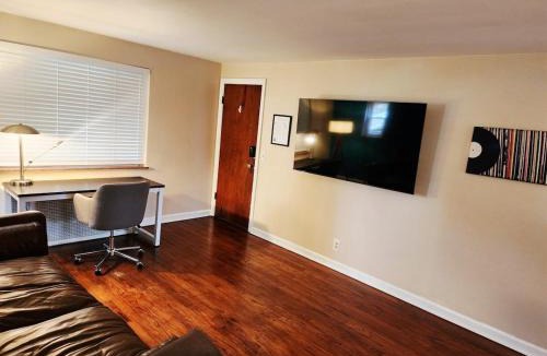 Cheviot Apartment | 513Company - Retro (Great Location)
