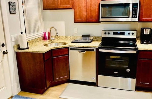 Latonia House | 516) Charming home- sleeps 8!