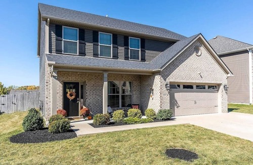 Masterson Station House | 527 Estrella · King Bed, entire 4 bedroom, Kentucky living