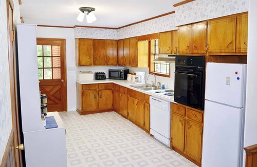 Westport House | 53-Acre Country Home Retreat Near Huntingdon by Natchez Trace