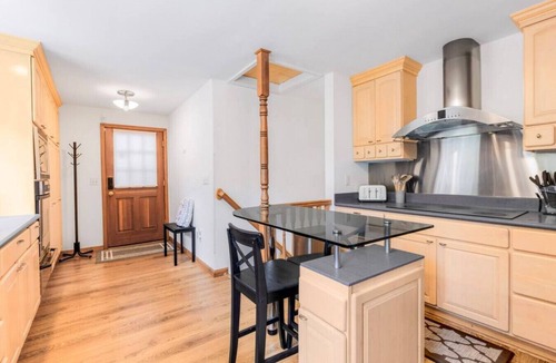 Pinehurst House | 547 Northgate · Cheerful 4b3b house in North Seattle/10 mins to UW
