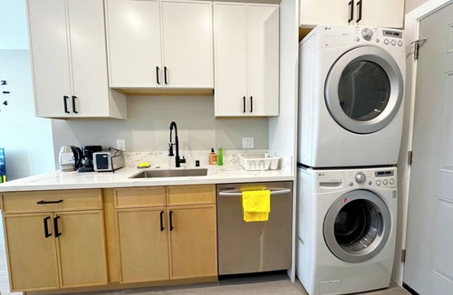 Paradise Park Apartment | 5710- Safe 2B1B Private Unit near FWY 580/24 & UCB