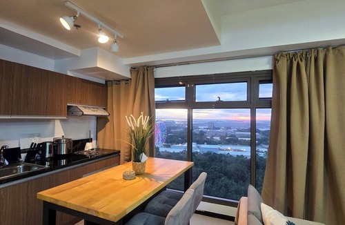 Pasay Condo | 59sq/m Spacious and Safe condo+free parking+Manila Bay Sunset view/WiFi&NetFlx