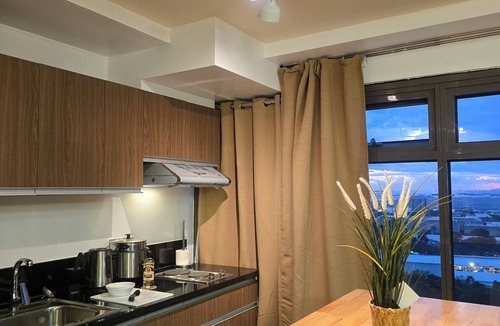 Pasay Condo | 59sq/m Spacious and Safe condo+free parking+Manila Bay Sunset view/WiFi&NetFlx