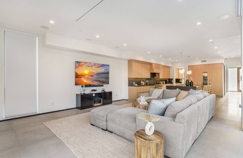 Beverly Hills Villa | 5BDR LUXURY DOHENY VILLA!