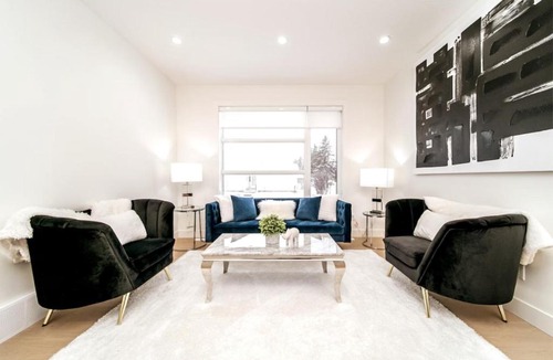 Southside Apartment | 5BDRM Chic Modern Home-Hot Tub-King Bed-AC-Garage