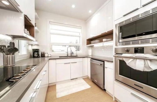 Southside Apartment | 5BDRM Chic Modern Home-Hot Tub-King Bed-AC-Garage