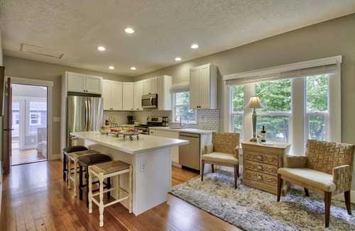 Northwest Olympia House | 5bdrm Craftsman with a hot tub and BBQ in a wonderful neighborhood