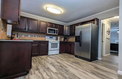 Cedar Hill House | 5BR/2.5BA Colonial Home Near AT&T and Globe Life