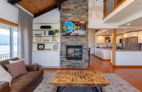 Sandpoint Condo | 5BR/3BA WATERFRONT & 2 pools on property Escape-Walkable to Downtown Sandpoint!