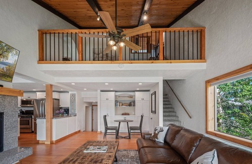 Sandpoint Condo | 5BR/3BA WATERFRONT & 2 pools on property Escape-Walkable to Downtown Sandpoint!