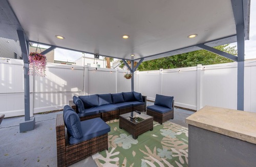 The Heights House | 5BR 3BTH House, Steps to Bars,Dining,NYC Access+GameRm+Backyard w/BBQ+parking