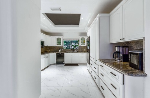 West Little Havana House | 5BR 9-Bed Central Miami Spacious Villa, Pool, Grill & More