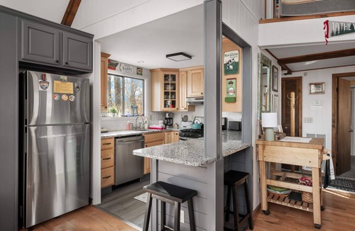 Berkeley Springs Ski Chalet | 5BR chalet w/BBQ grill & deck