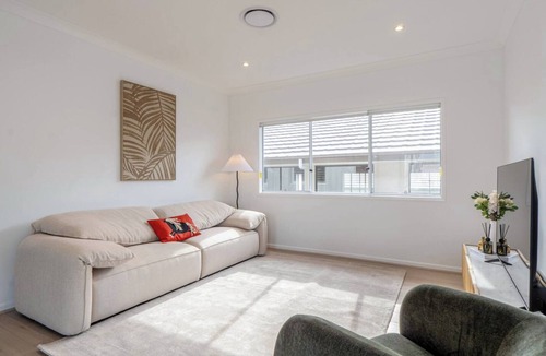 Rochedale House | 5BR Executive Retreat in Rochedale | Perfect for families
