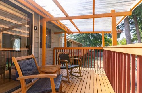 Grass Lawn House | 5BR Gem Walk to Microsoft and Near Redmond DT