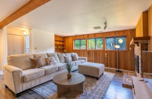 Grass Lawn House | 5BR Gem Walk to Microsoft and Near Redmond DT