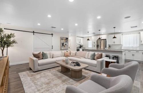 Camelback East House | 5BR Heated Pool BBQ and Covered Patio - DT Phx