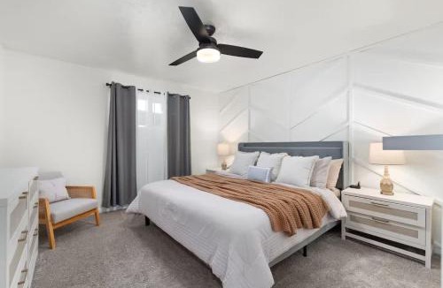 Camelback East House | 5BR Heated Pool BBQ and Covered Patio - DT Phx