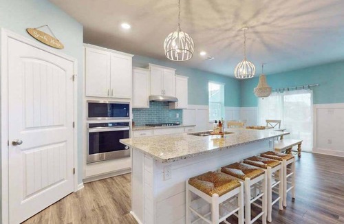 Ocean View House | 5BR luxe home, close to Bethany beach, shared pool
