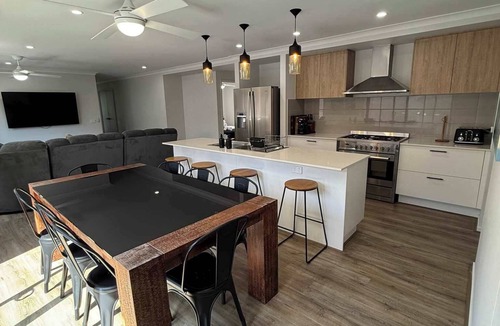 Mount Clear House | 5BR Mount Clear Manor - Sleep Up To 8 Guests!