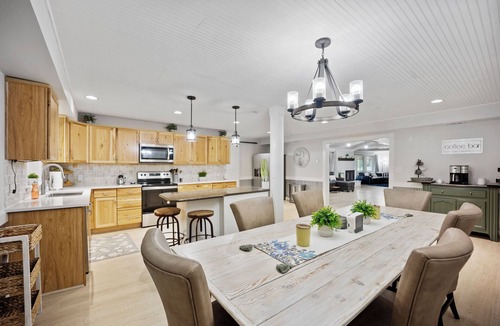 Liberty House | 5BR Private Retreat On Acreage + Near Liberty