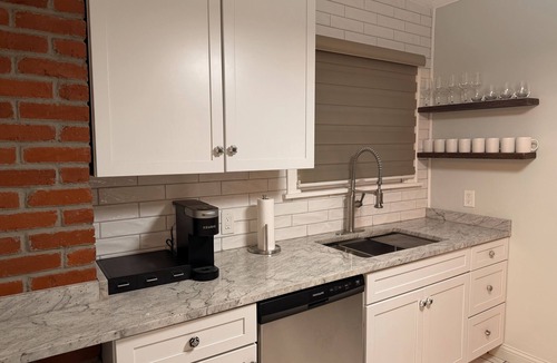 Amberley Village House | 5BR Retreat + PacMan Arcade + Grill + Sleeps 12+