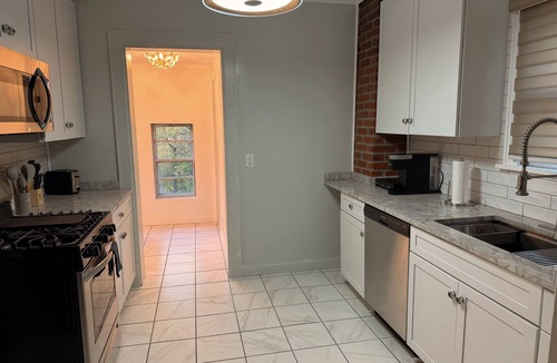 Amberley Village House | 5BR Retreat + PacMan Arcade + Grill + Sleeps 12+