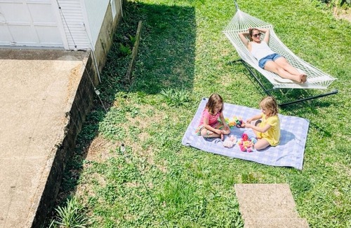 Amberley Village House | 5BR Retreat + PacMan Arcade + Grill + Sleeps 12+