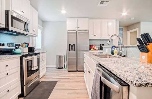 Central Oklahoma City House | 5BR sleeping 12 with a hot tub and 5 baths — built for groups. #COL