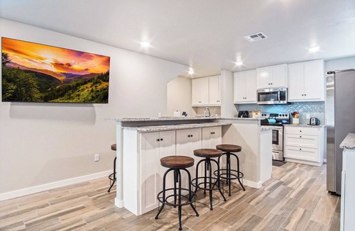 Central Oklahoma City House | 5BR sleeping 12 with a hot tub and 5 baths — built for groups. #COL