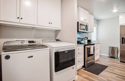 Central Oklahoma City House | 5BR sleeping 12 with a hot tub and 5 baths — built for groups. #COL