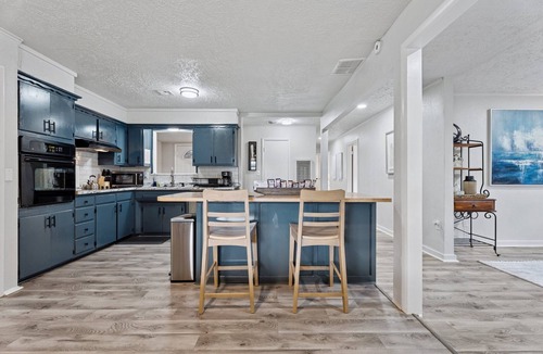 Central Oklahoma City House | 5BR | Sleeps 10 | Full Kitchen, Fenced Yard, In Unit Laundry #NW25