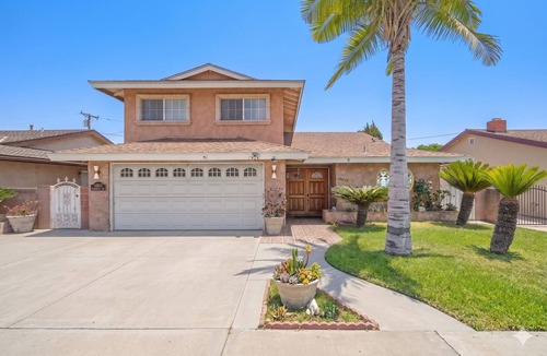 Norwalk House | 5BR Sleeps 16+ | Jacuzzi, Playground & BBQ