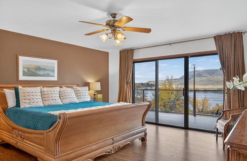 Asotin County House | 5BR Snake River View Retreat, Hot Tub, Sleeps 13, Steps to River Path.