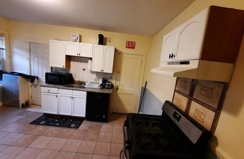 Milton House | 5ES Remodeled Expansive Home, Off Street Parking