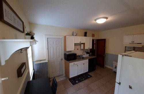 Milton House | 5ES Remodeled Expansive Home, Off Street Parking