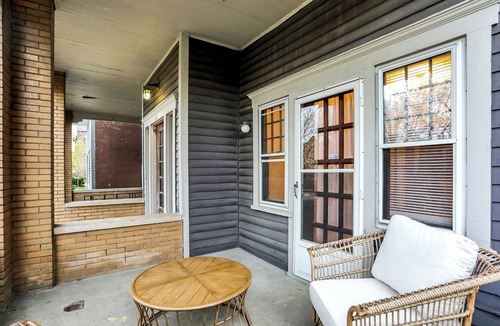 Chatham-Arch Apartment | 5min to Bottlework & Mass Ave, in quiet area. Recently renovated cozy flat