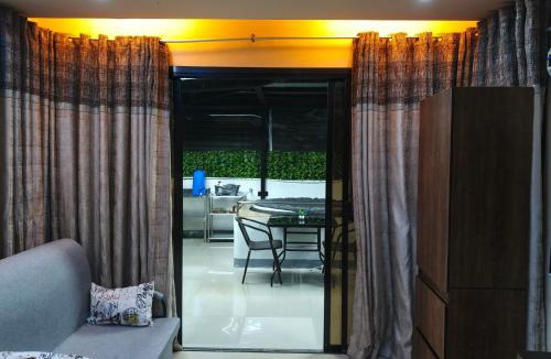 Valenzuela Apartment | 5MR Rooftop Staycation