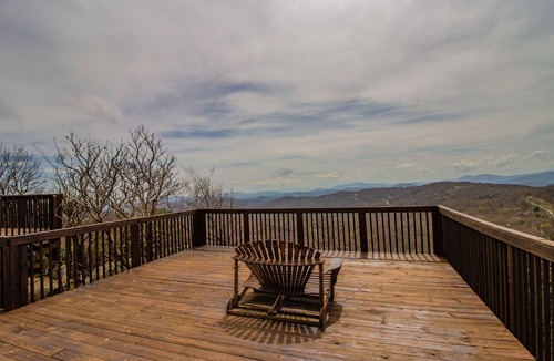 Seven Devils Condo | 5th Floor Condo w/Views of Grandfather Mountain