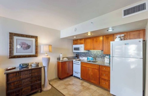 Kahana Condo | 5th floor Oceanview studio, AC, resort amenities, walk to shops, dining, & beach