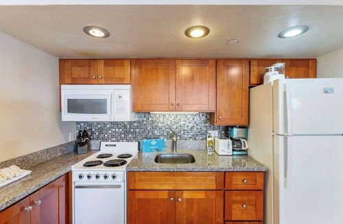 Kahana Condo | 5th floor Oceanview studio, AC, resort amenities, walk to shops, dining, & beach